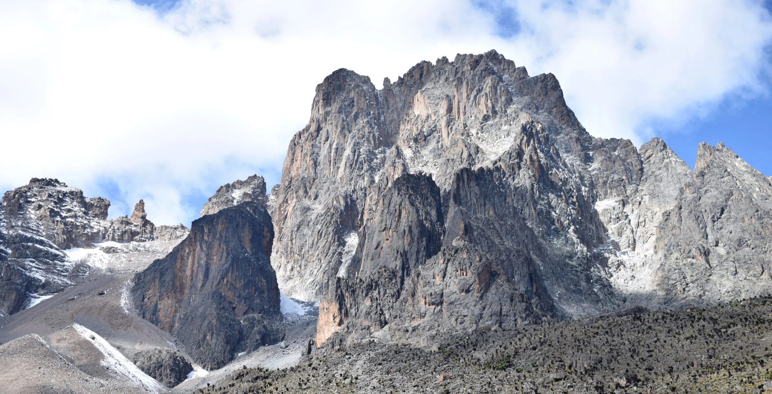 Monte Kenia por la Ruta Sirimon (4/5) | Shipton's Camp (4200 m) - pico Lenana (4985 m) - Old Moses Camp (3340 m)